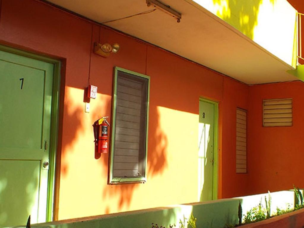 Tropical Court Inn New Kingston Buitenkant foto
