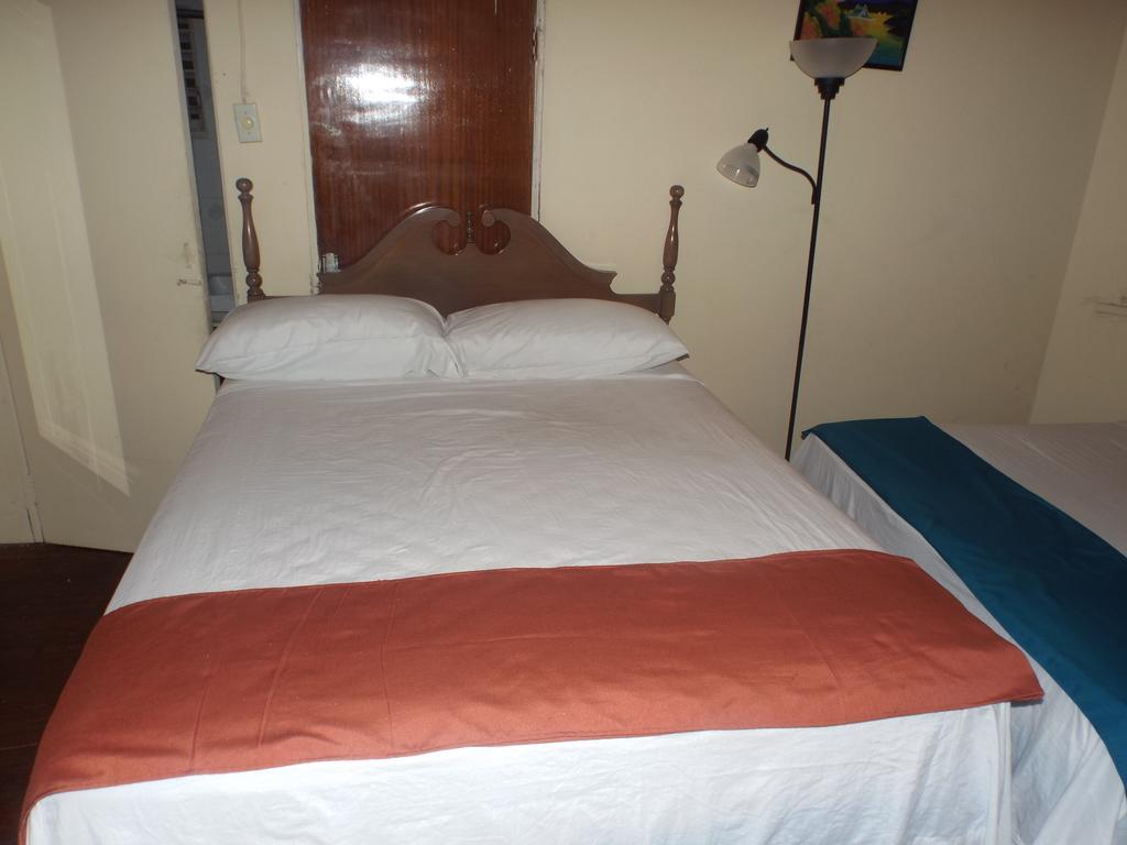 Tropical Court Inn New Kingston Kamer foto