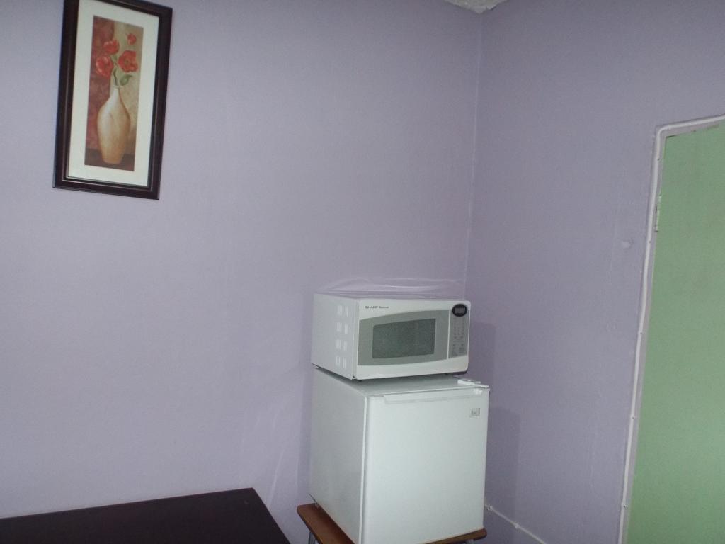 Tropical Court Inn New Kingston Kamer foto