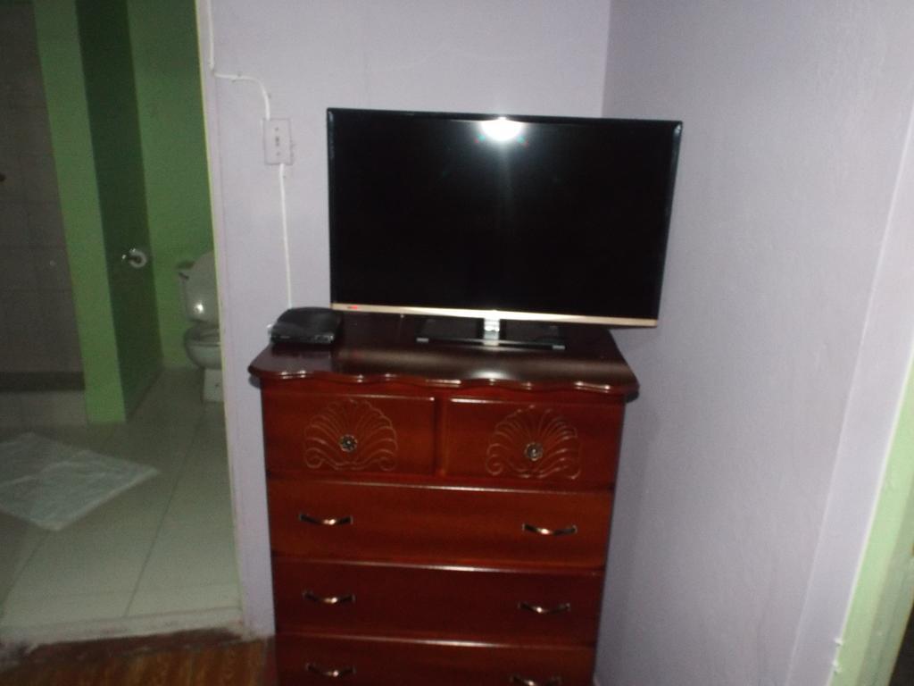 Tropical Court Inn New Kingston Kamer foto