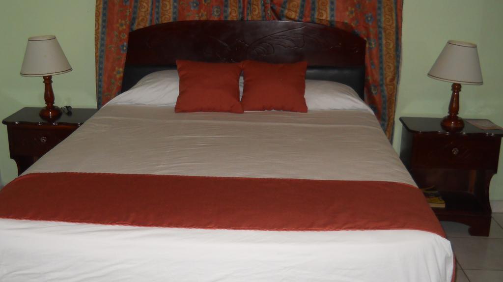 Tropical Court Inn New Kingston Kamer foto