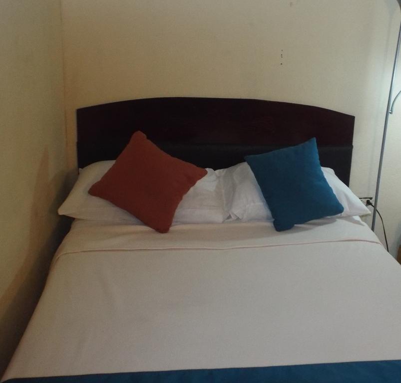 Tropical Court Inn New Kingston Kamer foto