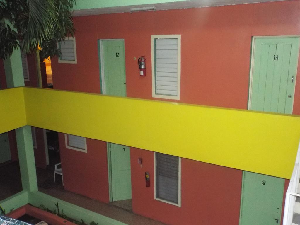 Tropical Court Inn New Kingston Buitenkant foto