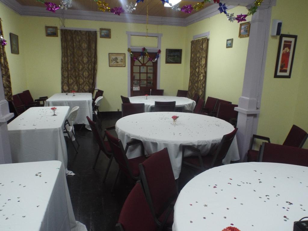 Tropical Court Inn New Kingston Buitenkant foto