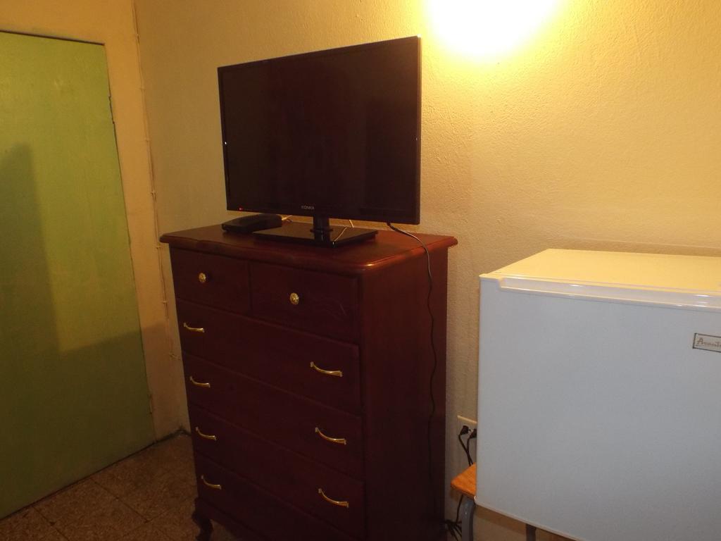 Tropical Court Inn New Kingston Kamer foto