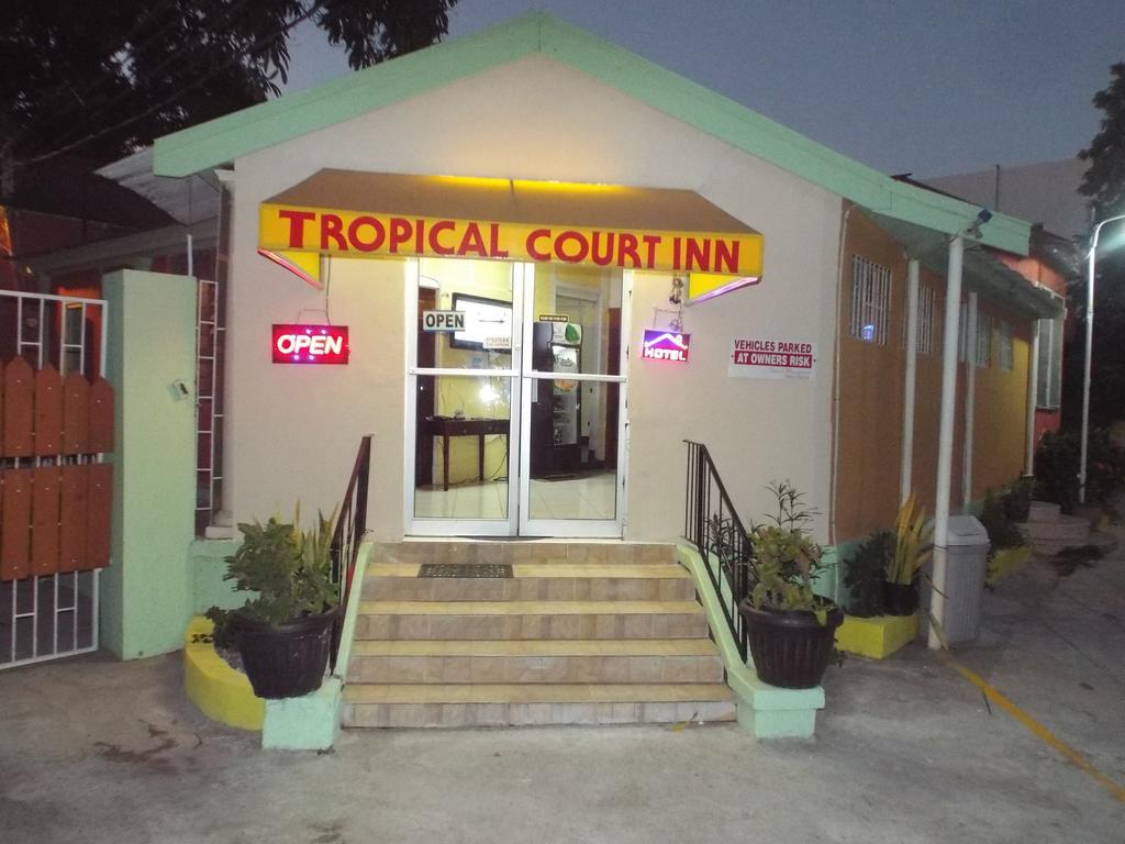 Tropical Court Inn New Kingston Buitenkant foto