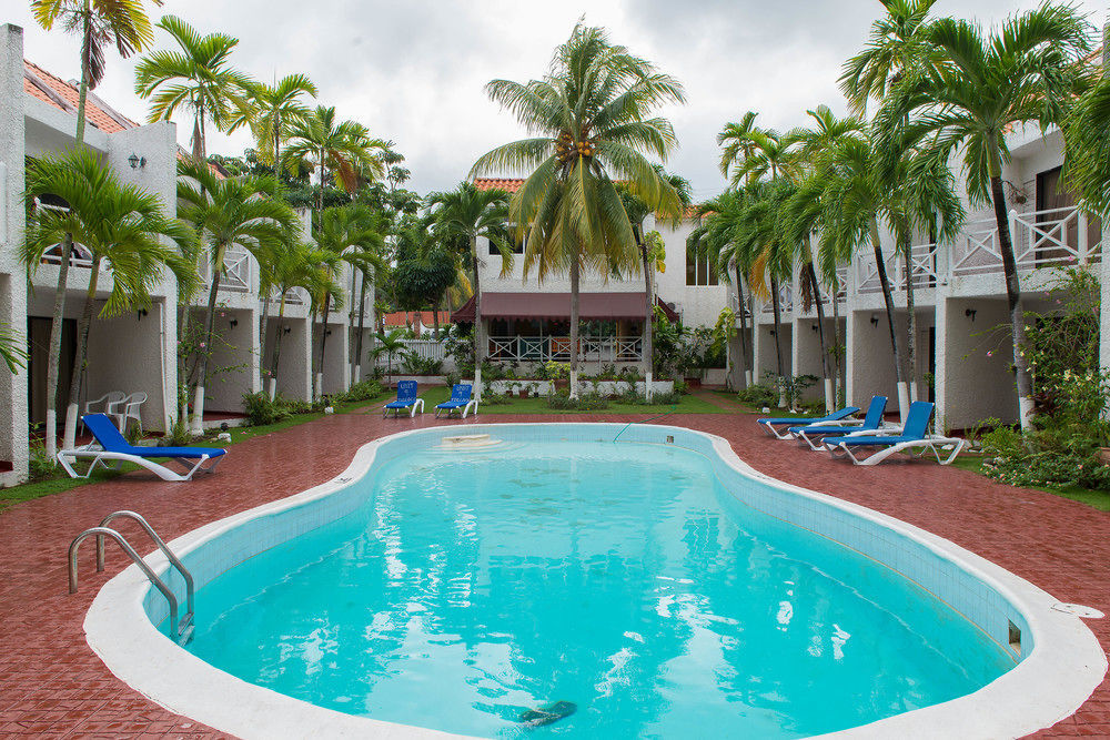 Tropical Court Inn New Kingston Buitenkant foto