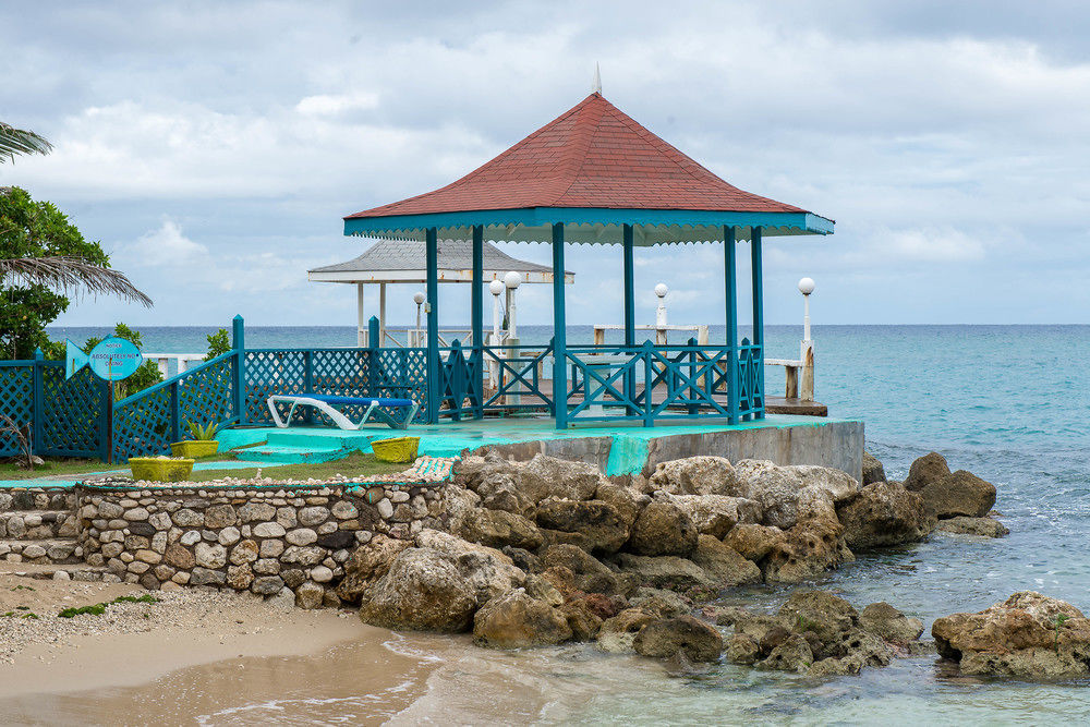 Tropical Court Inn New Kingston Buitenkant foto